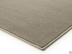 Detail of Baltimora rug in plain colour with soft thick pile