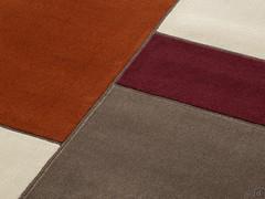 Detail of the different colour areas and the visible hem