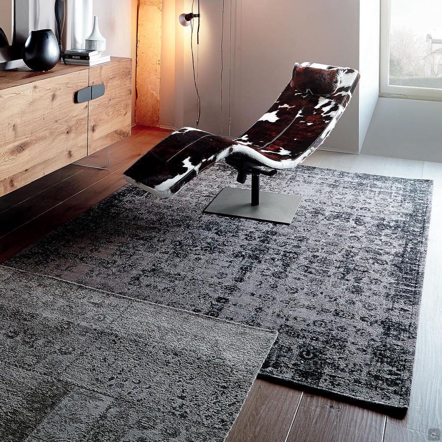 Mapoon faded rug by Cattelan, with Casanova chaise longue 