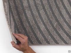 Detail of the thickness of the Cortina carpet