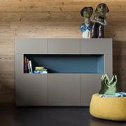 Start cupboard with central open compartment