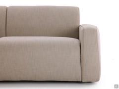 Front view showing the relationship between seats and armrests