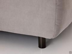 Detail of the one-piece seat with metal feet