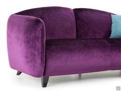 Detail of the iridescence of the velvet used for the Gilmour sofa cover, also available in different fabrics