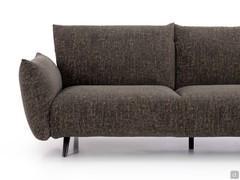 Detail of the proportions of the Malibu sofa with 21 cm wide armrests