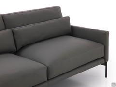 Detail of the Maxime sofa seat: note the feather back cushions and polyester fibre backrests, which guarantee great comfort even on a particularly deep seat