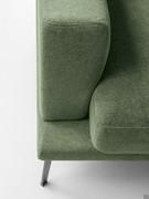 Detail of the armrest recessed with respect to the depth of the frame and stitching to match the chosen upholstery