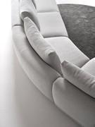 Detail of the curved central element available in two sizes