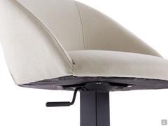 Bottom view of the seat, with lever for height adjustment and base fixing plate