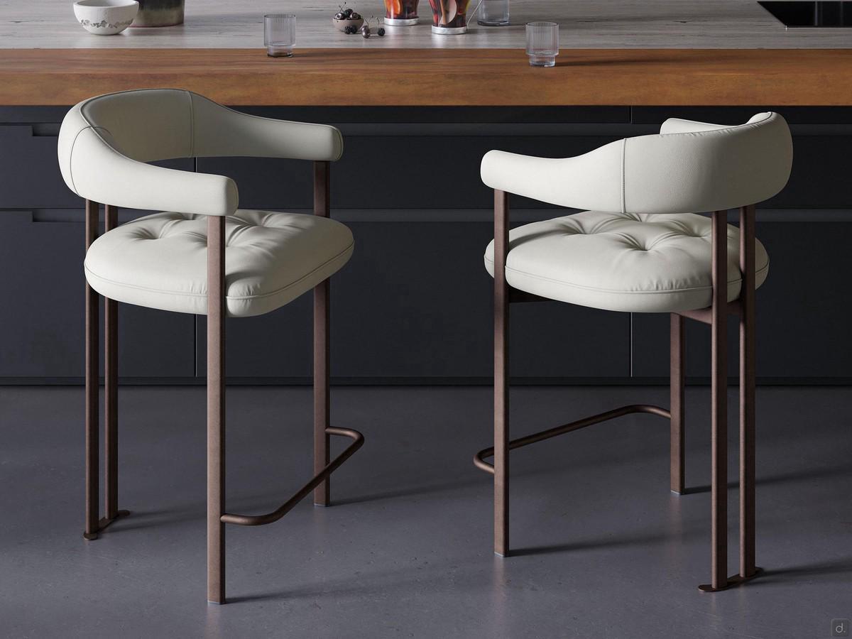 Stool with quilted leather Greta seat by Cattelan, also in imitation leather or fabric. Here with embossed metal frame GFM18 bronze
