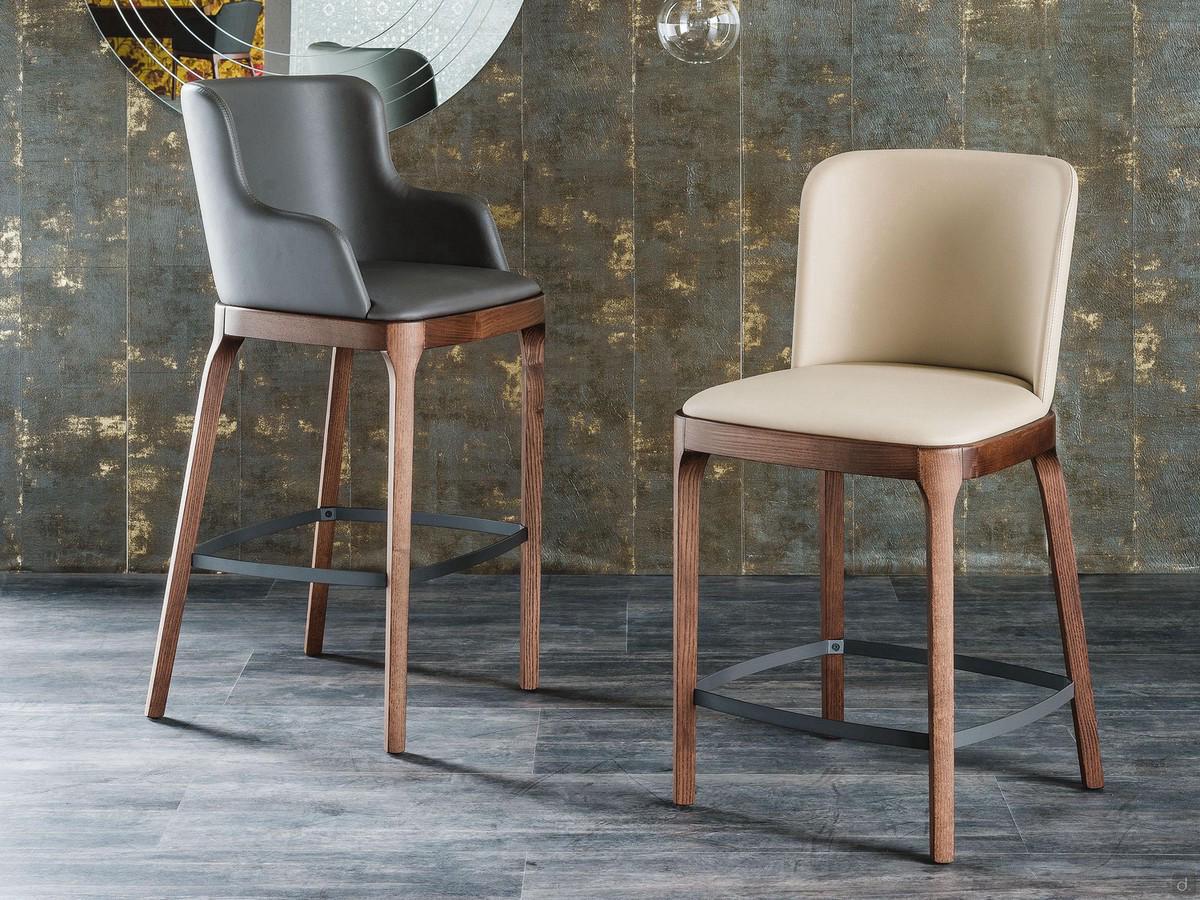 Upholstered stool with high backrest Magda by Cattelan, here proposed in the version with wooden frame in the two heights from kitchen top and snack top