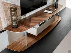 Ample storage space between the top and bottom, the 120 cm wide flap container gives the illusion of suspended positioning. The interior compartment is gently illuminated by the adjustable under-top LED