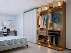 Bay Wide cabin combined with a matt lacquered Lake Wide wardrobe. Managing the positioning of the cabin directly in the Configurator makes it easy to create cabin-cabinet hybrids as in the situation photographed