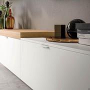Detail of the wall mounted cabinets with model M handle in white painted metal, top 1,4 cm thick and Natural fashion wood bench, 6 cm thick