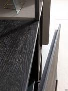 Detail wall unit hinged door: the door has on the inside a 14 mm slot that makes the front once closed only 6 mm thick