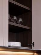 The upper part of the wardrobe with Lounge shelf space is also fitted with hinged doors, for full utilisation of the volume occupied by the composition