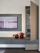 Each of the two columns of the Plan 40 wall unit comes complete with 4 clear glass shelves