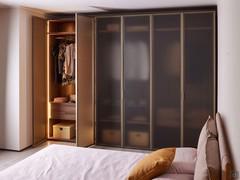 Arctic Wide avec 6 portes battantes, disponible en deux hauteurs et librement modulable en largeur en combinant 4 types de modules