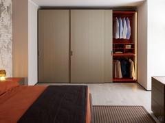 Focus Large armoire coulissante, qui peut être équipée librement avec les produits disponibles dans l'onglet dédié (visible dans les produits en bas de page)