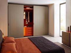Focus Large armoire coulissante avec intérieur laqué mat et portes en mélaminé barré Nickel