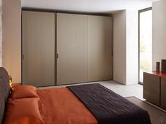 Focus Armoire coulissante à trois portes avec poignée intégrée et portes en placage mélaminé finition Barré Nickel