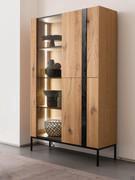 Pilar en version vitrine, alternative au buffet, 185 cm de haut avec 20 cm de base métallique incluse