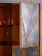 Porte bi-matière bois et métal, également disponible avec des inserts spéciaux à effet tissu pour un aspect moins industriel et plus organique et naturel.