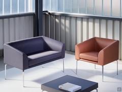 Fauteuil et canapé deux places avec pieds hauts 