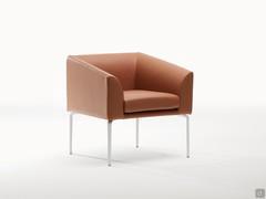 Fauteuil Alias AM avec pieds hauts. En adoucissant le profil, les pieds donnent un ton plus "formel" tout en conservant toutes les caractéristiques du confort d'assise.