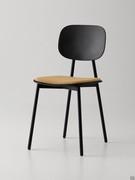 Lollipop Chaise Young avec assise et dossier en polypropylène noir, structure en métal peint en noir