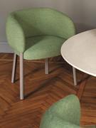 Fauteuil de table avec pieds en frêne teinté Lin Hamide