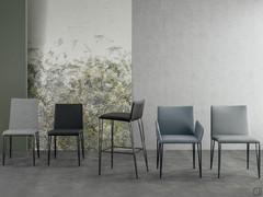 Chaise Filly élégante et moderne avec pieds en métal laqué (version avec pieds chromés non disponible)