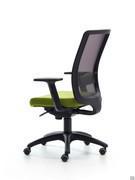 Détail de la chaise de bureau Bill, réglable en hauteur et en inclinaison, avec base pivotante en polyamide noir sur roulettes