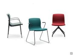 Chaise de salle de réunion Mark disponible avec une base fixe ou pivotante dans différentes variantes