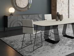 La chaise Telma est parfaite en combinaison avec des tables à base ou à structure métallique.