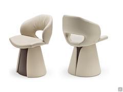 Chaise avec base conique en cuir Dafne de Cattelan, avec assise et dossier enveloppants pour une excellente ergonomie d'assise.