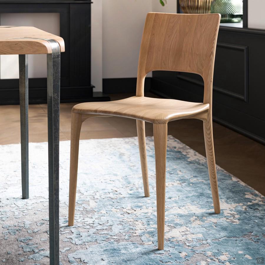 Chaise Carmen entièrement en chêne massif, en version naturelle avec finition à l'huile