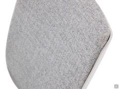 Rembourrage souple du coussin du dossier - le revêtement de l'assise et du dossier est disponible en tissu et en similicuir.