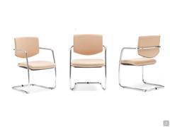 Chaise de bureau Maeva en version visiteur avec accoudoirs, disponible avec revêtement en tissu, similicuir ou cuir
