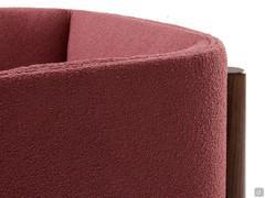 Chaise Domizia en tissu Venice coloris 29 et structure en frêne teinté café