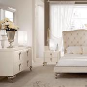 Commode et table de nuit baroque moderne George par Cantori (finition du cadre et poignées non disponibles)