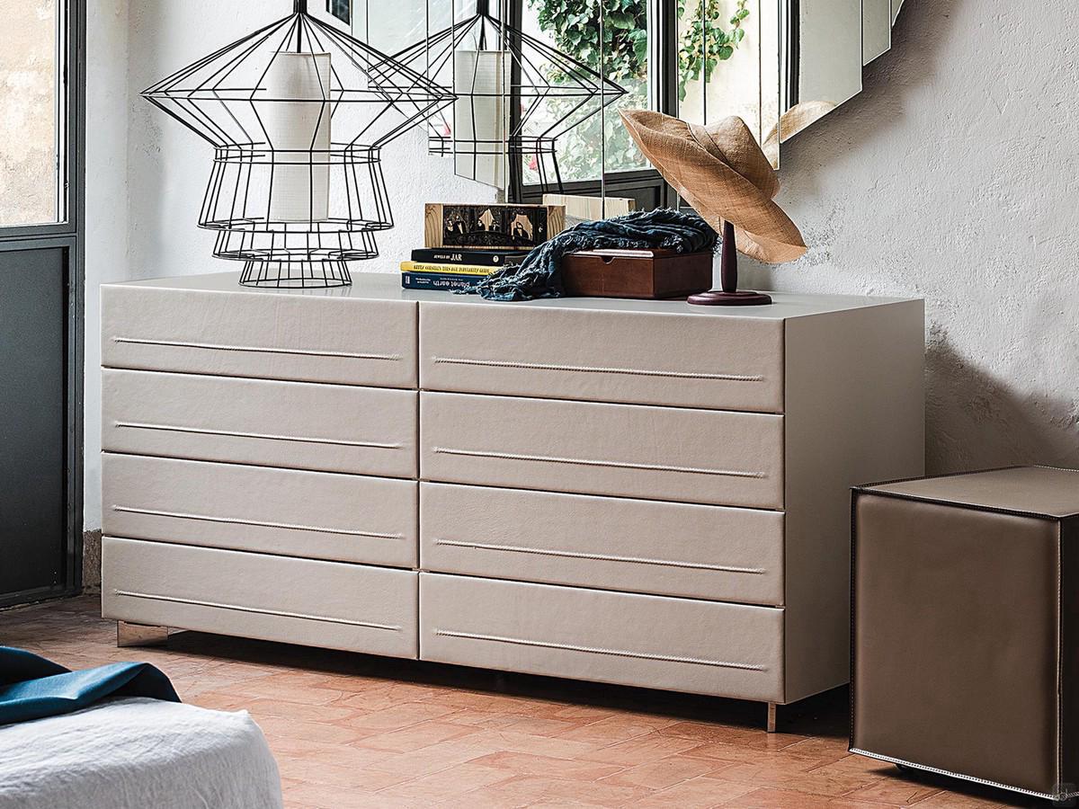 Commode Dyno de Cattelan à huit tiroirs avec façades revêtues de cuir ou de simili-cuir