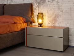 Table de chevet laquée Cleveland avec rainure, disponible en formes classiques et régulières, ou modulaire et empilable
