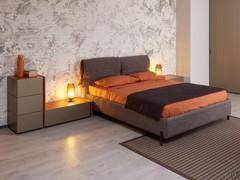 Meubles de chevet Cleveland laqués bicolores combinés au lit Ambra