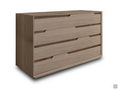 Commode Manaus à 4 tiroirs dans la version avec rainures disposées de manière asymétrique le long des façades
