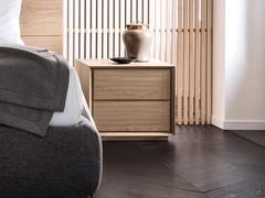 Meuble de chevet Manaus à deux tiroirs en chêne Alaska avec façades unies