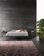 Paire de tables de nuit Sierra en Rovere Cotto combinées au lit Miguel avec tête de lit en bois