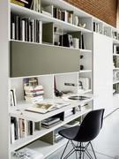 Composition murale Way 23 avec porte coulissante en verre laqué blanc et bureau rétractable