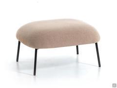 Pouf avec pieds en métal Fortune assorti au fauteuil et à la méridienne de la même collection