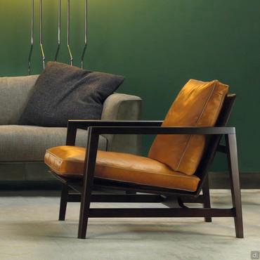 Fauteuil bas en bois massif Halley